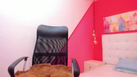 claire aristizabal online show from 01-31-25, 03:52