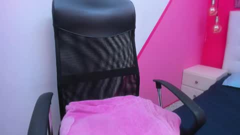 claire aristizabal online show from 02-02-25, 04:15