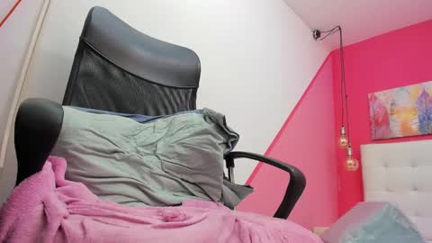 claire aristizabal online show from 02-20-25, 07:12