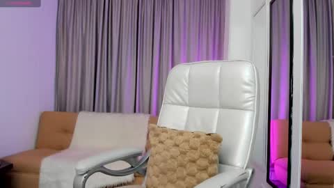 claire aristizabal online show from 10-21-25, 09:59