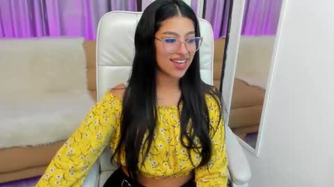 claire aristizabal online show from 11-18-25, 08:24