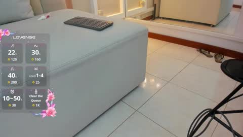 Snapshot of claire_bonny chatting on 12-13-25, 07:53 claire_bonny online show from 12-13-25, 07:53