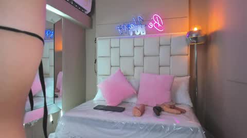 Claire UwU online show from 04-01-26, 01:41