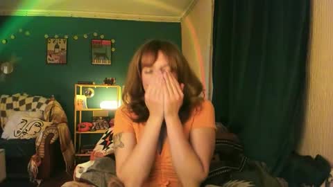 Snapshot of clancyosbourne chatting on 10-15-25, 06:08 Clancy online show from 10-15-25, 06:08