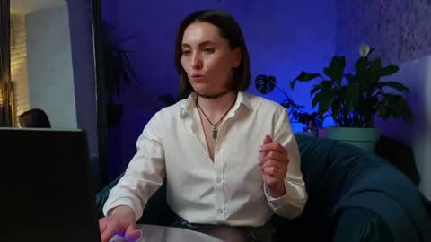 Clara online show from 05-27-26, 06:49