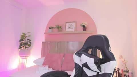 C L A R A online show from 02-19-26, 02:40