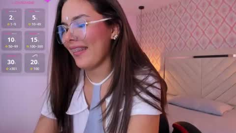 Snapshot of clara_ward chatting on 06-11-26, 02:53 C L A R A online show from 06-11-26, 02:53