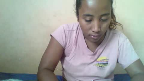 Clarah0123 online show from 10-01-25, 07:36