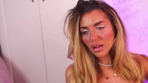 Snapshot of clarahazell chatting on 11-12-25, 04:24 ClaraHazel online show from 11-12-25, 04:24