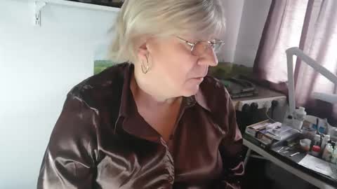 clare nylons online show from 10-29-25, 09:33