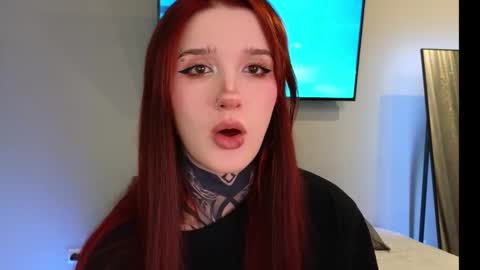 Snapshot of clarewoods chatting on 02-10-26, 08:46 Sophie online show from 02-10-26, 08:46