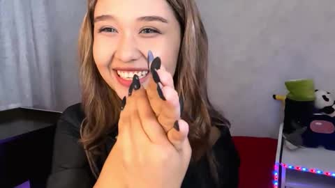 Lara online show from 11-21-25, 06:17