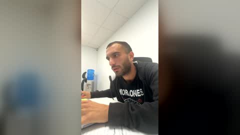 Snapshot of claudiolicro chatting on 12-14-25, 03:06 claudiolicro online show from 12-14-25, 03:06