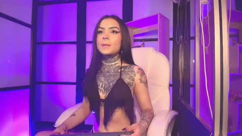 Snapshot of cleeoadams_ chatting on 01-16-25, 04:17 Cleo Adams online show from 01-16-25, 04:17