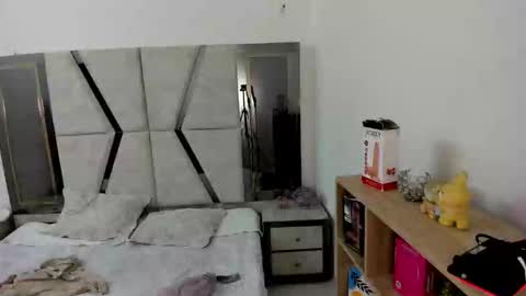 Snapshot of cleeoadams_ chatting on 09-13-25, 04:01 Cleo Adams online show from 09-13-25, 04:01