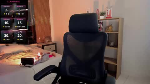 Snapshot of cleeoadams_ chatting on 10-09-25, 05:05 Cleo Adams online show from 10-09-25, 05:05