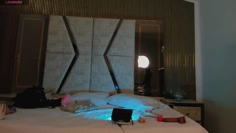 Snapshot of cleeoadams_ chatting on 10-12-25, 04:11 Cleo Adams online show from 10-12-25, 04:11