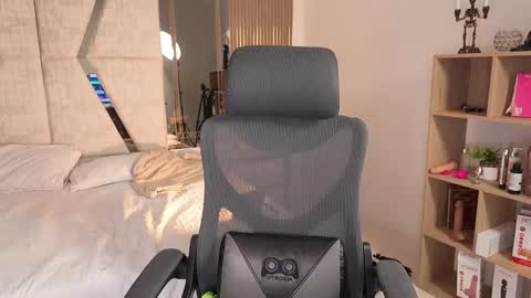 Snapshot of cleeoadams_ chatting on 11-21-25, 05:06 Cleo Adams online show from 11-21-25, 05:06