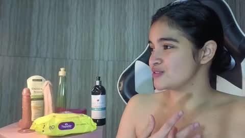 Clementine online show from 11-28-25, 01:03