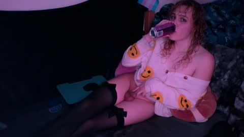 Snapshot of clemie32677 chatting on 11-25-25, 10:43 clemie32677 online show from 11-25-25, 10:43