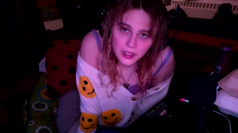 Snapshot of clemie32677 chatting on 12-01-25, 02:05 clemie32677 online show from 12-01-25, 02:05