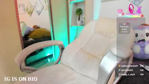 Snapshot of cleo_nilee chatting on 11-23-25, 03:34 cleo online show from 11-23-25, 03:34