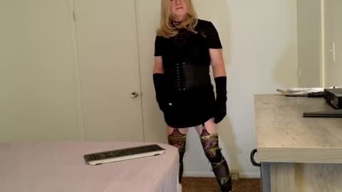 Snapshot of cleverafter8 chatting on 11-21-25, 10:08 SecretSissyLv online show from 11-21-25, 10:08