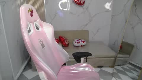 Clhoe online show from 02-15-26, 12:25