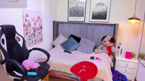 clhoe_johnson_ online show from 11-08-25, 12:27