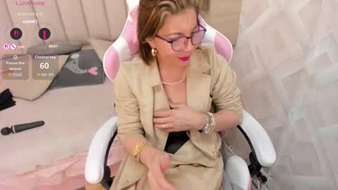 clhoe_johnson_ online show from 12-20-25, 12:45