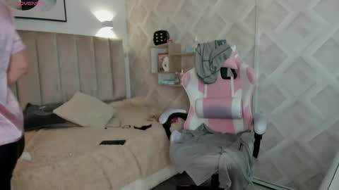 Snapshot of clhoe_johnson_ chatting on 05-01-26, 12:32 clhoe_johnson_ online show from 05-01-26, 12:32