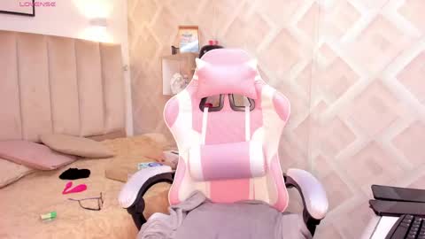 Snapshot of clhoe_johnson_ chatting on 05-26-26, 12:12 clhoe_johnson_ online show from 05-26-26, 12:12