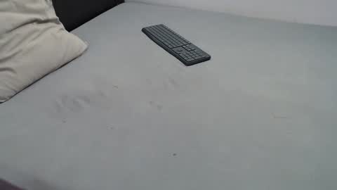 Snapshot of click87 chatting on 02-11-25, 09:42 John online show from 02-11-25, 09:42