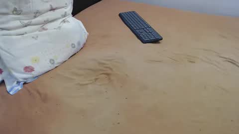 Snapshot of click87 chatting on 10-25-25, 08:00 John online show from 10-25-25, 08:00