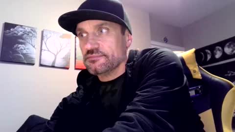 Snapshot of clintwood12 chatting on 01-01-25, 11:16 chad online show from 01-01-25, 11:16