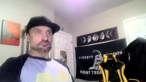 Snapshot of clintwood12 chatting on 01-11-25, 06:12 chad online show from 01-11-25, 06:12