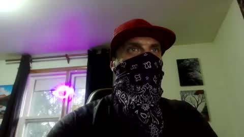 Snapshot of clintwood12 chatting on 11-03-25, 10:10 chad online show from 11-03-25, 10:10