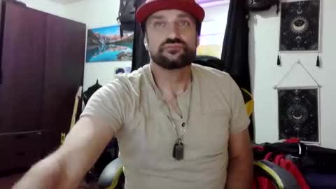 Snapshot of clintwood12 chatting on 11-15-25, 09:32 chad online show from 11-15-25, 09:32