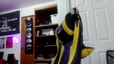 Snapshot of clintwood12 chatting on 11-18-25, 10:14 chad online show from 11-18-25, 10:14