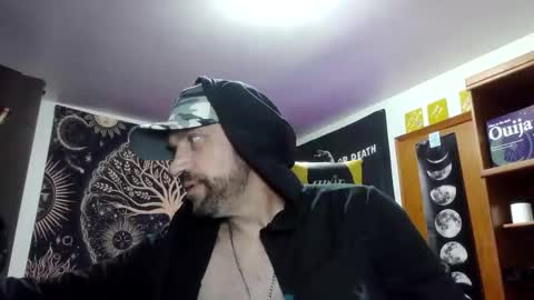 Snapshot of clintwood12 chatting on 11-22-25, 04:11 chad online show from 11-22-25, 04:11