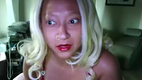 Snapshot of clioenchants chatting on 11-25-25, 06:19 High Queen Clio online show from 11-25-25, 06:19