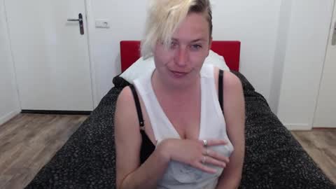 Syl  online show from 03-09-25, 02:43