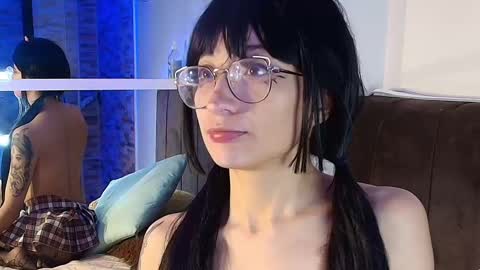 Snapshot of cloe_leeee chatting on 09-17-25, 01:02 Cloe Leeee online show from 09-17-25, 01:02