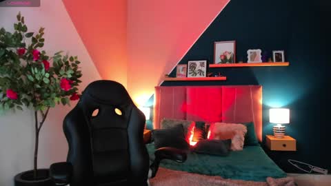 Cloe  online show from 01-27-25, 12:12