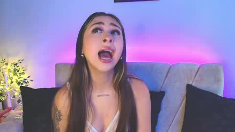 cloe_martinezz_ online show from 04-29-26, 05:17