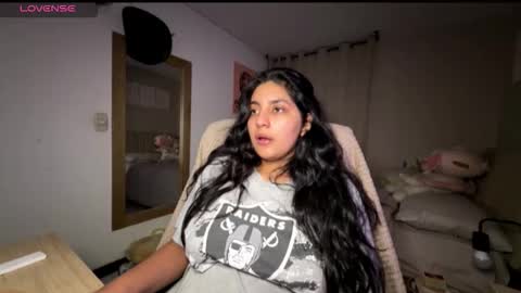 Snapshot of cloe_small08 chatting on 10-17-25, 05:10 cloe small online show from 10-17-25, 05:10