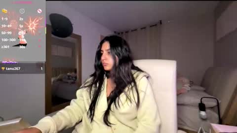 Snapshot of cloe_small08 chatting on 10-22-25, 01:28 cloe small online show from 10-22-25, 01:28