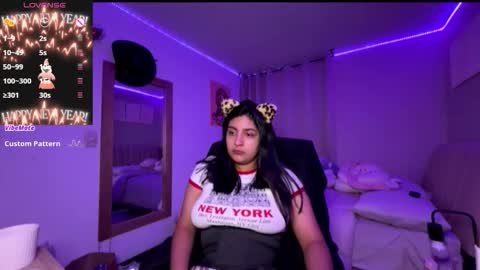 Snapshot of cloe_small08 chatting on 10-28-25, 01:20 cloe small online show from 10-28-25, 01:20