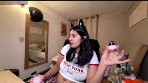 Snapshot of cloe_small08 chatting on 10-29-25, 04:37 cloe small online show from 10-29-25, 04:37