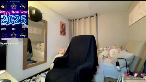 Snapshot of cloe_small08 chatting on 11-15-25, 02:31 cloe small online show from 11-15-25, 02:31